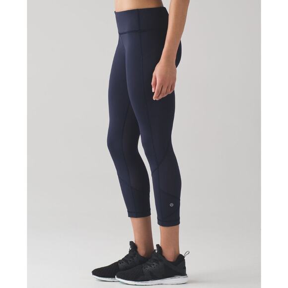 Lululemon Pace Rival Crop in Midnight Nacy size 6 - Picture 5 of 6